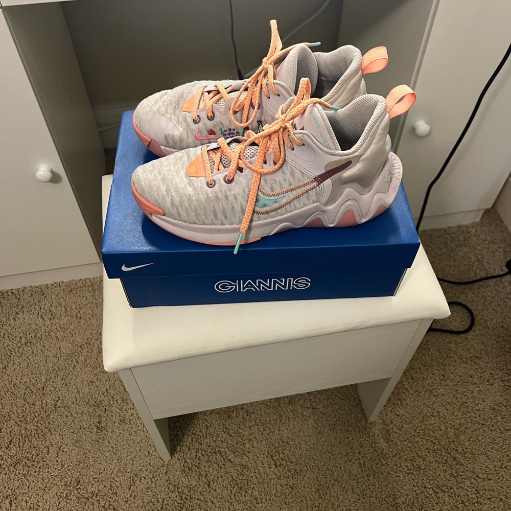 Nike Kids Giannis immortality Basketball Shoes youth size 5